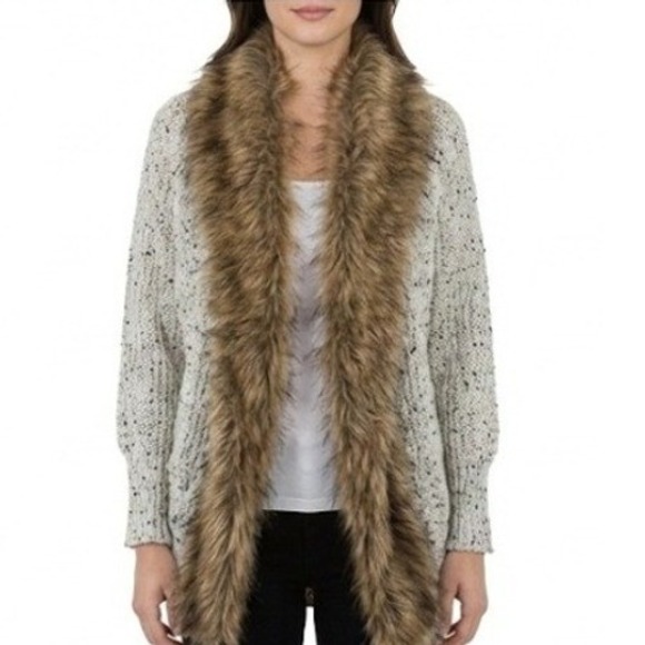 ON BLUE Sweaters - On Blue Cardigan Sweater Womens Medium Beige Open Front Faux Fur Trim Cable Knit